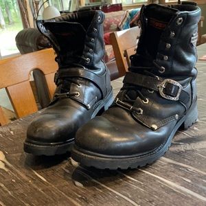 Men’s Harley Davidson black riding boots.